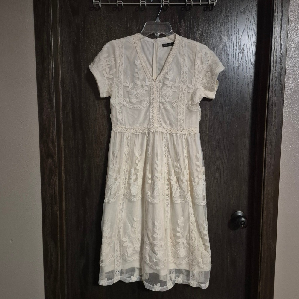 MikaRose Cream White Lace Modest Dress Floral Embroidery V-Neck Short Sleeve S